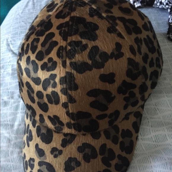 H&M Leopard cap - Picture 2 of 7